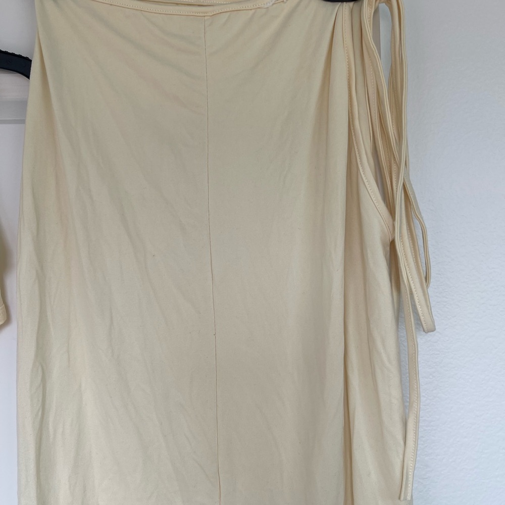 2 piece Women's yellow top and skirt set - Picture 4 of 8